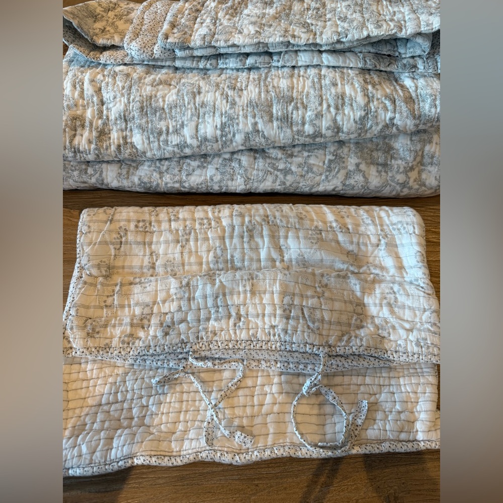 Pottery Barn Double Sided Quilt - Picture 5 of 12